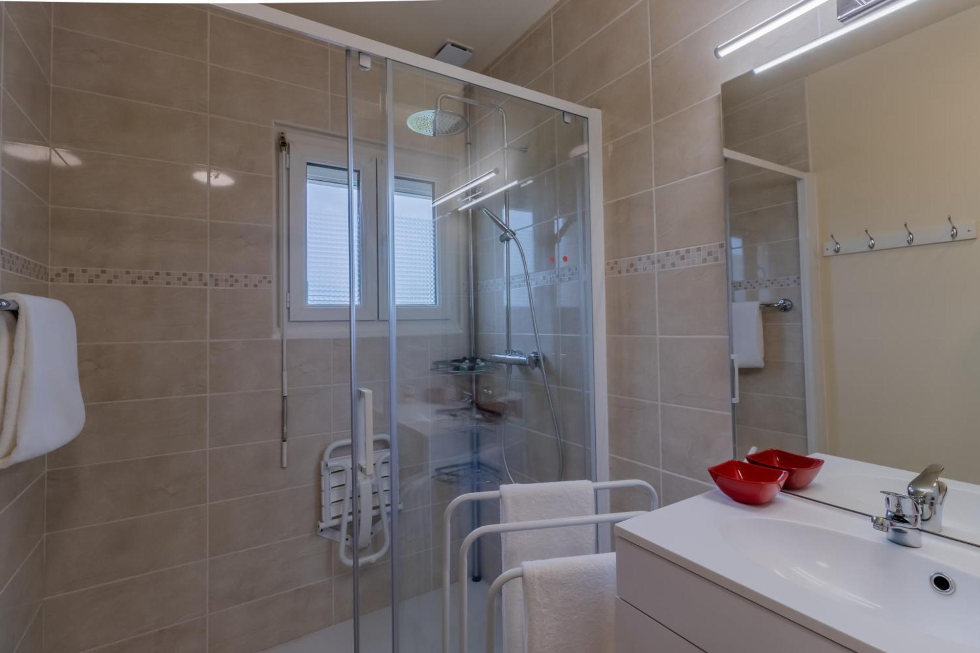 Lumineux, Bien Situe Et Tres Calme + Parking Prive Apartment Le Bugue Bagian luar foto